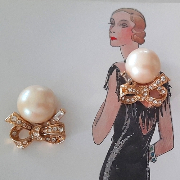 Nina Ricci VintagePearl and Gold Bow Earrings Clipons